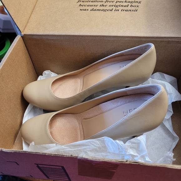 Ladies low heels - Picture 2 of 8